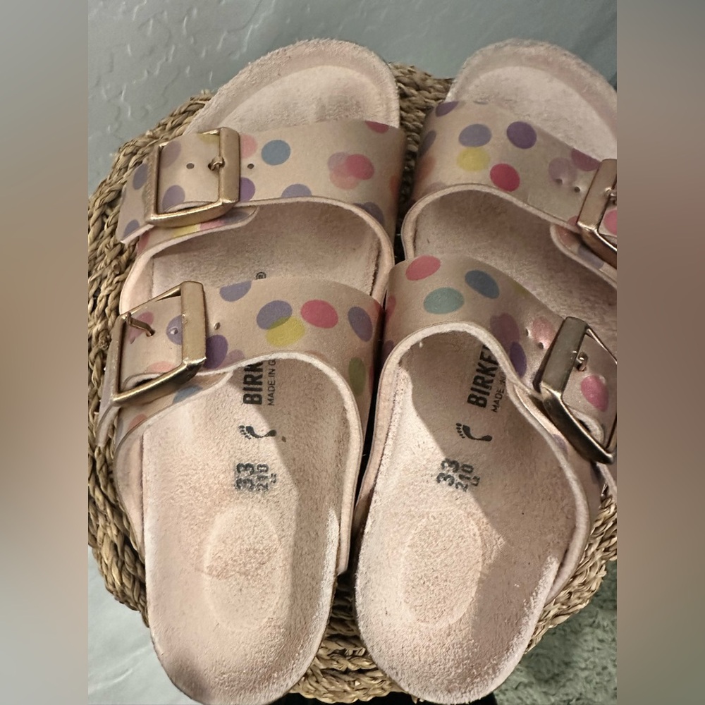 Birkenstock Arizona Kids sz 33 = 2-2.5
Birko-Flor Electric Metallic Dots Copper
